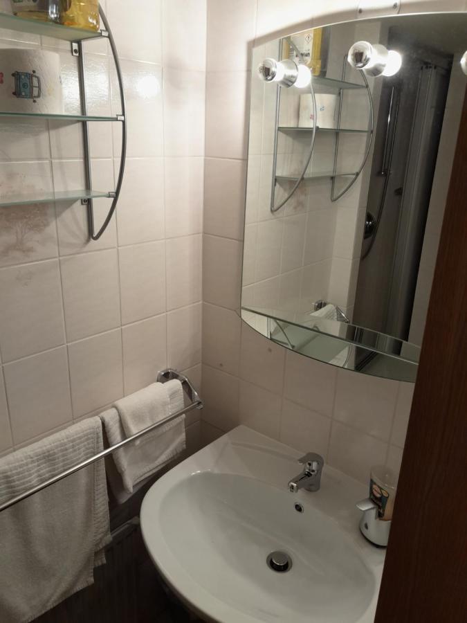 Apartment Mit Kueche Und Balkon Oder Terrasse, Ruhig Und Gut Erreichbar พิดดิง ภายนอก รูปภาพ