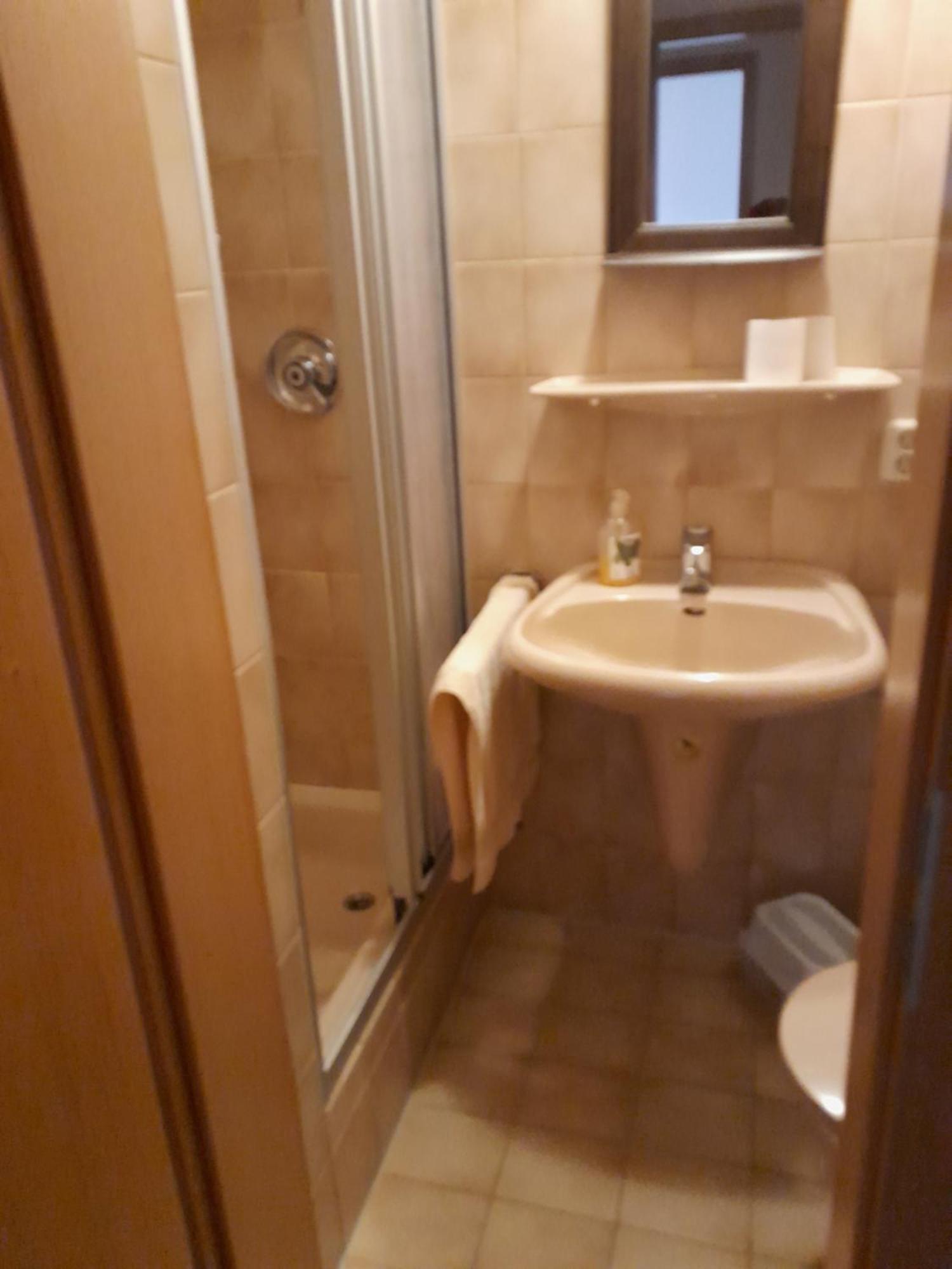 Apartment Mit Kueche Und Balkon Oder Terrasse, Ruhig Und Gut Erreichbar พิดดิง ภายนอก รูปภาพ