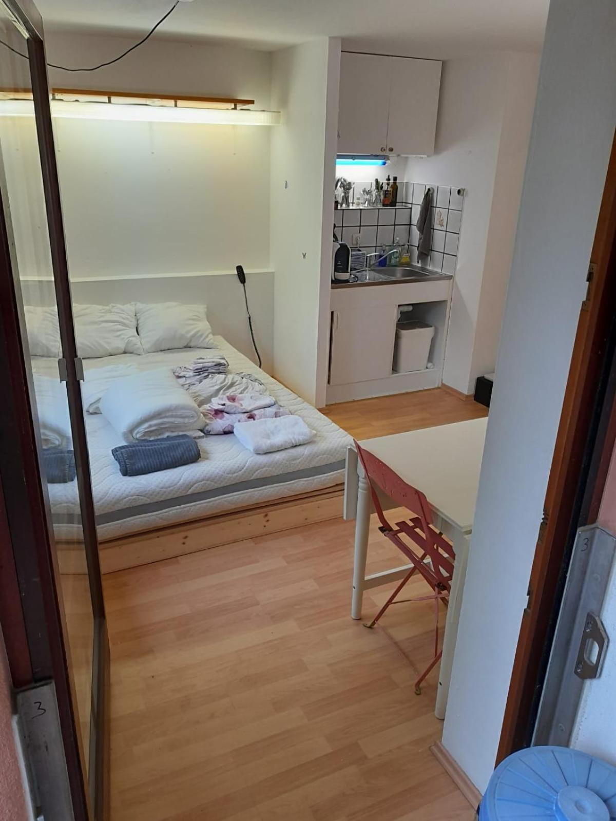 Apartment Mit Kueche Und Balkon Oder Terrasse, Ruhig Und Gut Erreichbar พิดดิง ภายนอก รูปภาพ